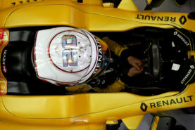 Kevin Magnussen (DEN) Renault Sport F1 Team RS16. Brazilian Grand Prix 2016