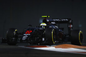 Yas Marina Circuit, Abu Dhabi, United Arab Emirates F1/2016 GP. Jenson Button, McLaren MP4-31 Honda.