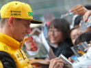 Nico Hulkenberg Renault Sport F1 Team signs autographs for the fans. Chinese Grand Prix, Thursday 6th April 2017. Shanghai, China.