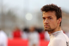 Jolyon Palmer (GBR) Renault Sport F1 Team on the grid. Bahrain Grand Prix, Sunday 17th April 2017. Sakhir, Bahrain.