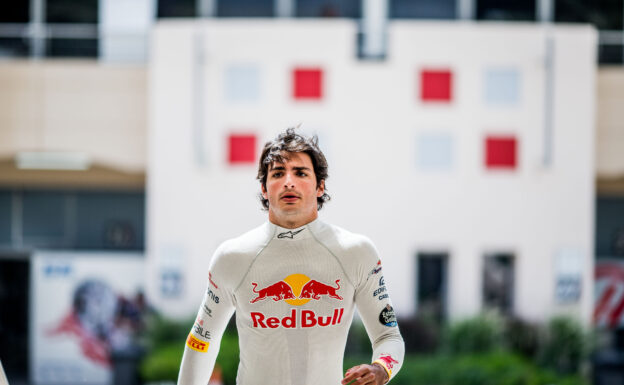 Sainz: Top teams 'light years' ahead 1 Carlos Sainz of Scuderia Toro Rosso and Spain during qualifying for the Bahrain Formula One Grand Prix at Bahrain International Circuit on April 15, 2017 in Bahrain, Bahrain.
