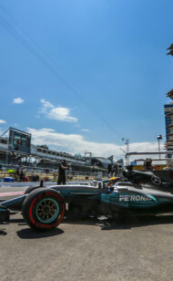 Mercedes tackles quit rumours with sponsor news