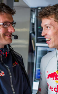Horner tips Red Bull to keep Kvyat