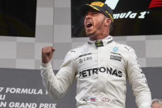 Hamilton eyes Mercedes contract talks
