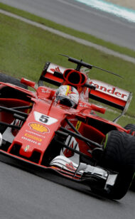 Lauda: Vettel will not give up title fight