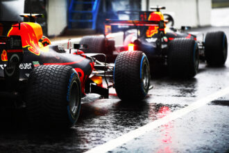 Autodromo Nazionale di Monza, อิตาลี วันเสาร์ 02 กันยายน 2017 Max Verstappen Red Bull Racing RB13 TAG Heuer และ Daniel Ricciardo Red Bull แข่ง RB13 TAG Heuer ในหลุม