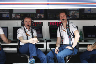 Sepang International Circuit, Sepang, Malaysia. Friday 29 September 2017. Paddy Lowe, Chief Technical Officer, Williams Martini Racing Formula 1, and Rob Smedley, Head of Vehicle Performance, Williams Martini Racing, on the pit wall.