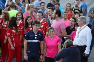 Charles Leclerc (MON) Sauber F1 Team. Tatiana Calderon (COL), Sauber F1 Teamontwikkelingschauffeur. Rijd voor de Cancer Cure-run. Circuit of the Americas Verenigde Staten GP 2017