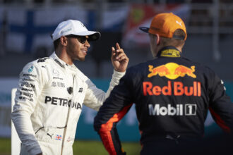 Формула 1 - Mercedes-AMG Petronas Motorsport, Малайзия GP 2017. Льюис Хэмилтон и Макс Ферстаппен.