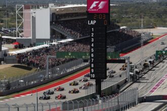 Formule 1 - Mercedes-AMG Petronas Motorsport, Verenigde Staten GP 2017. Lewis Hamilton leidt alle andere coureurs.