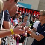 Marcus Ericsson (SWE) Sauber F1 Team. Yas Marina Circuit Fan Forum Zone autograph session. Abu Dhabi GP Sunday 26/11/17.