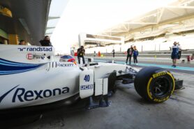 Yas Marina Circuit, Abu Dhabi, United Arab Emirates. Tuesday 28 November 2017. Robert Kubica, Williams FW40 Mercedes, leaves the garage.