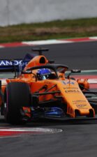 Alonso testando o McLaren MCL33 com a exibição de came 360