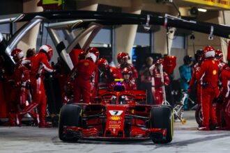 Ferrari mechanic back in F1 after leg break