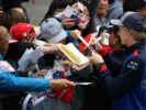 Brendon Hartley with fans Chinese GP F1/2018