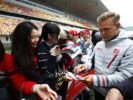 Kevin Magnussen Haas with fans Chinese GP F1/2018