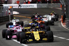 Carlos Sainz Jr (ESP) Renault Sport F1 Team RS18 at the start of the race. Monaco Grand Prix, Sunday 27th May 2018. Monte Carlo, Monaco.