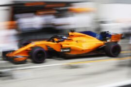 Fernando Alonso doing a pitstop in the McLaren MCL33 with Renault engine