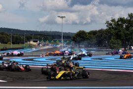 Carlos Sainz Jr (ESP) Renault Sport F1 Team RS18 at the start of the race. French Grand Prix, Sunday 24th June 2018. Paul Ricard, France.