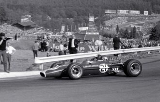 Jim Clark Lotus 49 Ford在LaSource Hairpin转，比利时大奖赛，Spa-Francochamps赛道，1967。