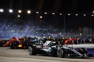 Lewis Hamilton und andere Fahrer auf der Strecke in Singapur GP F1 / 2018