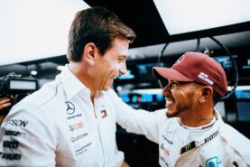 Hamilton wants Wolff to stay at Mercedes