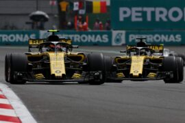 Carlos Sainz Jr (ESP) Renault Sport F1 Team RS18 leads team mate Nico Hulkenberg (GER) Renault Sport F1 Team RS18. Mexican Grand Prix, Sunday 28th October 2018. Mexico City, Mexico.