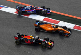 Daniel Ricciardo, Fernando Alonso & Brendon Hartley battle for position on track during the Formula One Grand Prix of Russia at Sochi Autodrom on September 30, 2018 in Sochi, Russia.