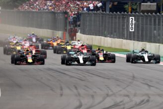 Ο Max Verstappen, ο Lewis Hamilton, ο Daniel Ricciardo και ο Valtteri Bottas μάχονται για θέση στην εκκίνηση κατά τη διάρκεια του Grand Prix της Formula 28 του Μεξικού στο Autodromo Hermanos Rodriguez στις 2018 Οκτωβρίου XNUMX στην Πόλη του Μεξικού του Μεξικού.
