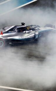 acendendo o Mercedes f1 W10 2019