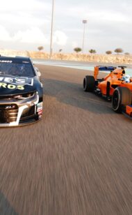 Video Alonso & Johnson swap F1 car & Nascar