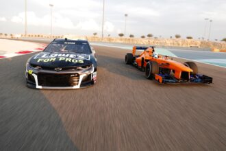 Vídeo del intercambio de Alonso y Johnson F1 Coche y Nascar