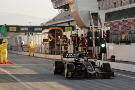 Romain Grosjean probando el Haas VF-19 en el circuito de Catalunya (2019)