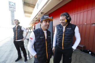 Report: Alonso brought helmet to Barcelona