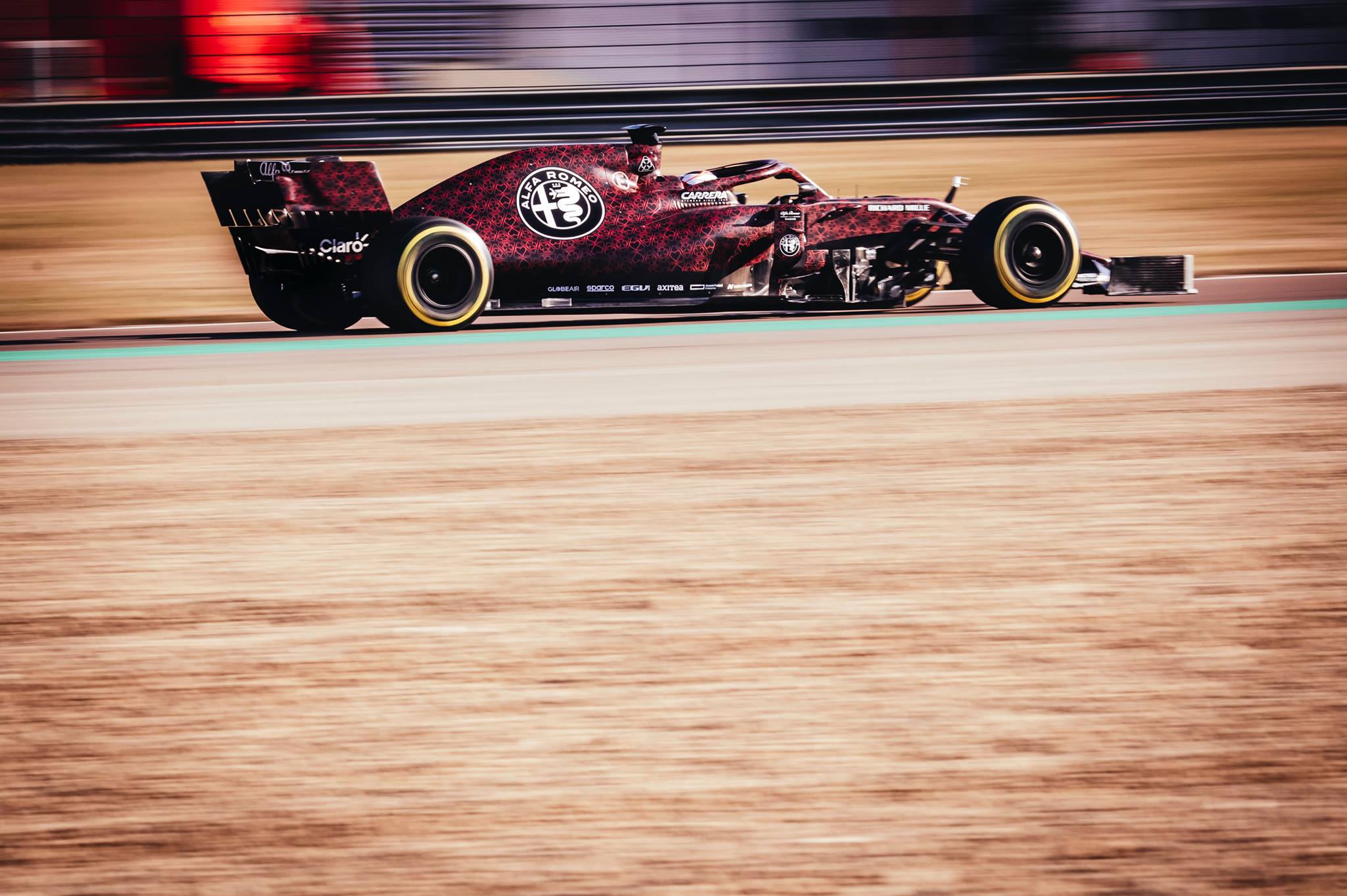 2019 alfa romeo f1 car