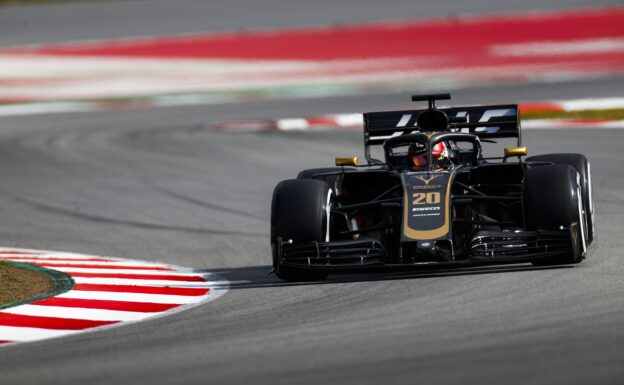 Seat problem sidelined Magnussen at test 1 Seat problem sidelined Magnussen at test