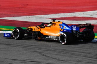 Lando Norris finisce nella ghiaia