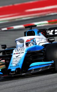 Russell defends Williams after test delay
