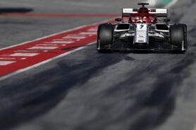 Raikkonen: Midfield pecking order 'a mystery'