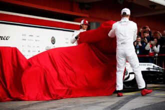 Alfa-Romeo-Racing-C38-Car-Reveal Kimi Raikkonen & Antonio Giovinazzi