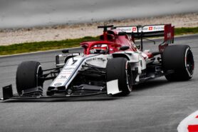 Raikkonen 'always' tweaks own seat