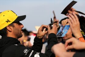 Ricciardo eyes future world title for Renault