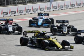 Nico Hulkenberg (GER) Renault F1 Team RS19 at the start of the race. 2019 Azerbaijan Grand Prix,