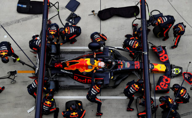 F1: Red Bull evidencia rusga entre pilotos e coloca 'panos quentes