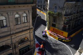 Pierre Gasly (Red Bull) and Alexander Albon (Toro Rosso) in the narrow streets of Baku