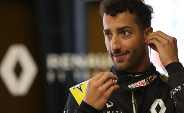How to parallel park with Daniel Ricciardo 1 Ricciardo's difficult 2019 start at Renault