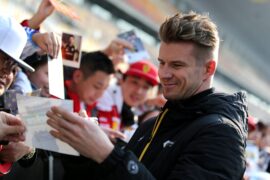 Nico Hulkenberg (GER) Renault F1 Team signs autographs for the fans. Chinese Grand Prix, Thursday 11th April 2019. Shanghai, China.