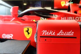 Lauda to be buried in racing overalls