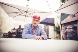 Mercedes kunnioittaa Niki Laudaa
