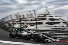 ルイスハミルトン(HAMILTON)モナコGPのニキラウダオマージュカラー 